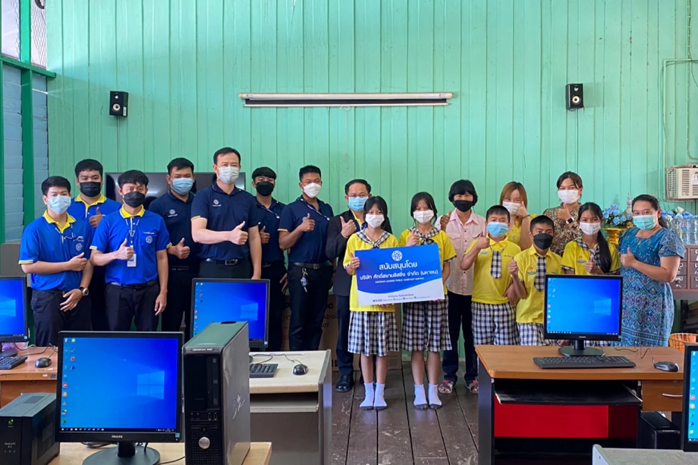 ร่วมสนับสนุนสื่อและอุปกรณ์เครื่องคอมพิวเตอร์ให้กับโรงเรียนวัดปากไพร